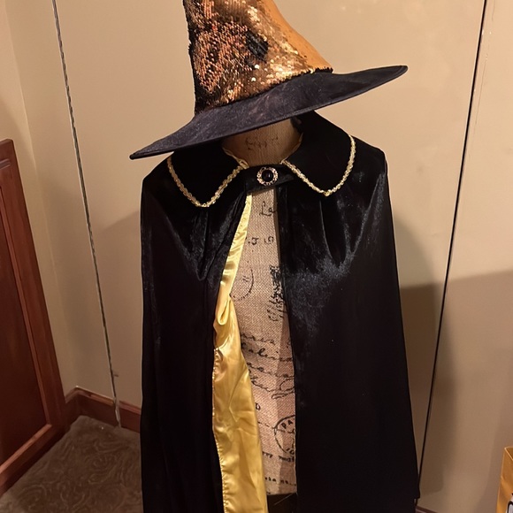 NEW Witch Costume Foggy Cauldron Halloween Size 4 Small Cape Hat Cauldron Bag